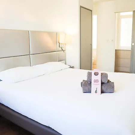 Ambassadeur Hotel 2*