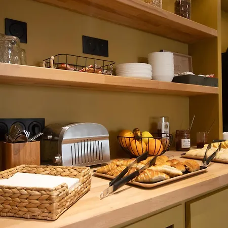 Ambassadeur Hotel 2*