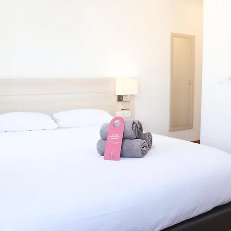 Ambassadeur Hotel